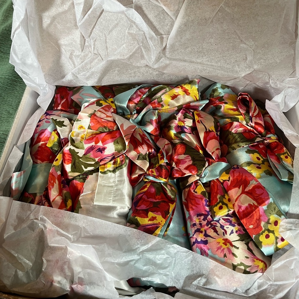 6 FLORAL ROBES - 1 WHITE AND 5 BLUE